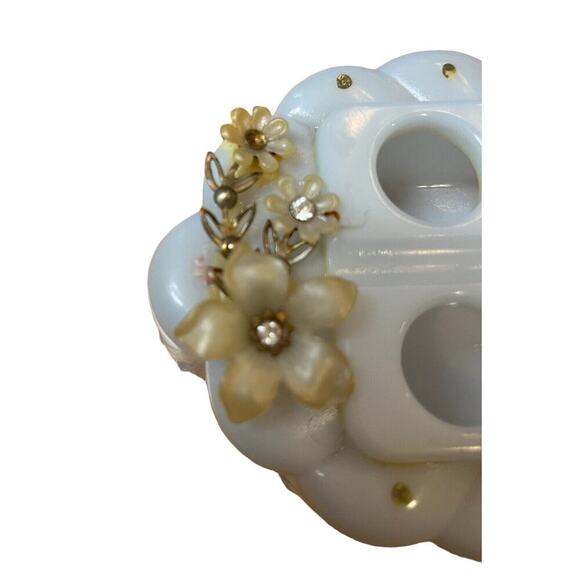 Vintage MENDA CO. PASADENA, CAL Blue Plastic Vanity Lipstick Bar Holder Flowers - Picture 2 of 6